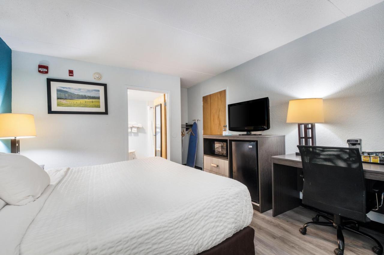 Clarion Inn Cleveland Near University Экстерьер фото