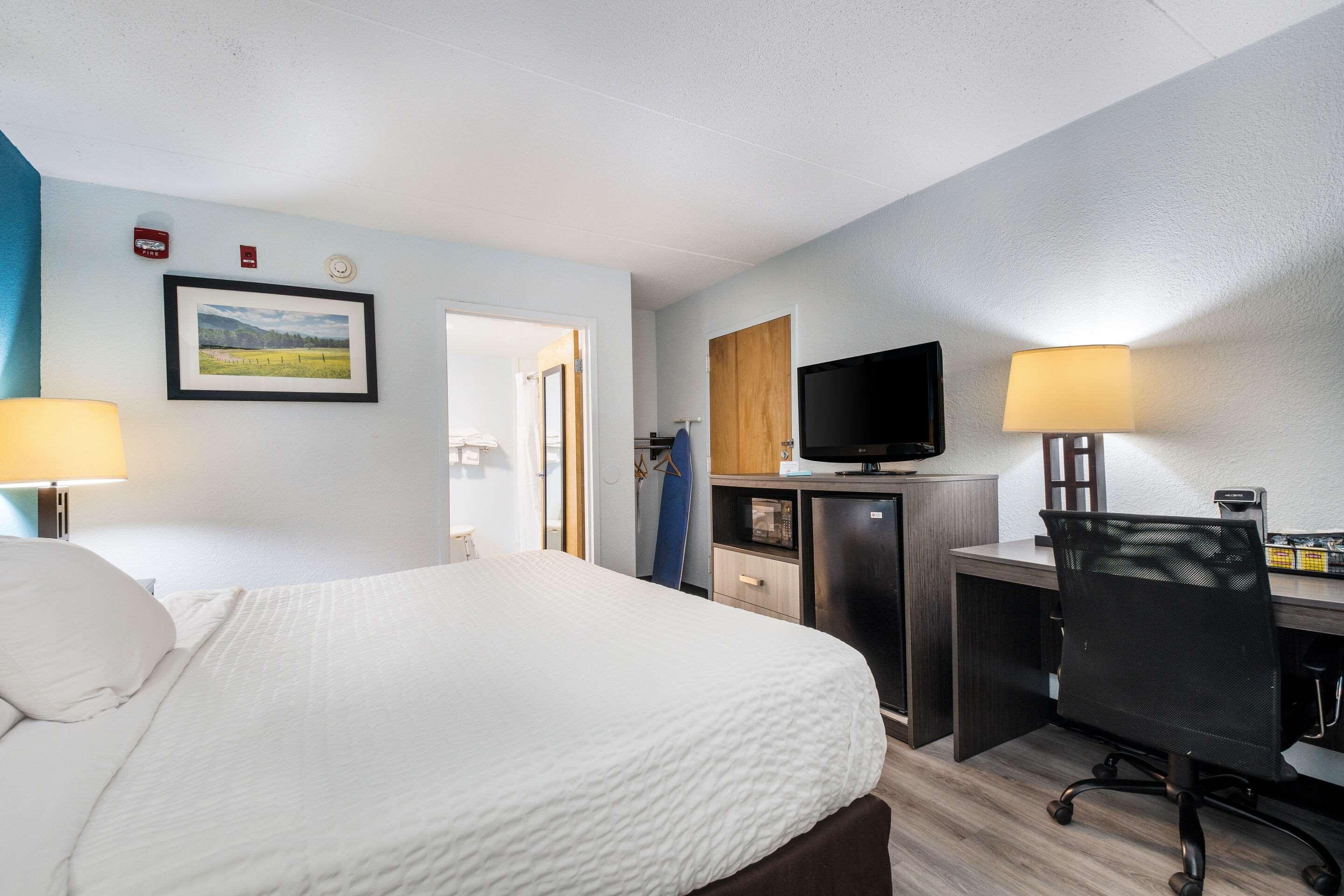 Clarion Inn Cleveland Near University Экстерьер фото