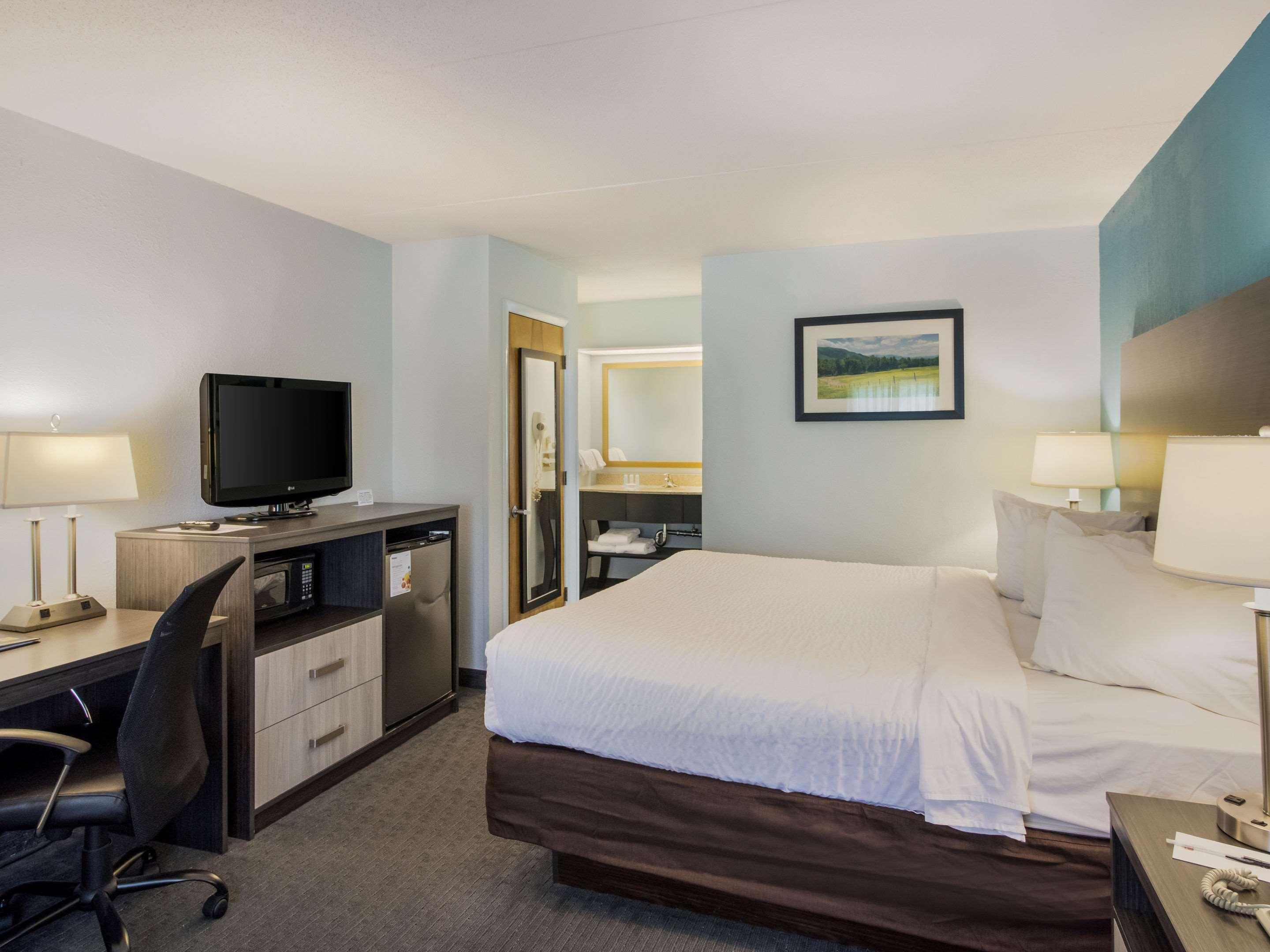 Clarion Inn Cleveland Near University Экстерьер фото