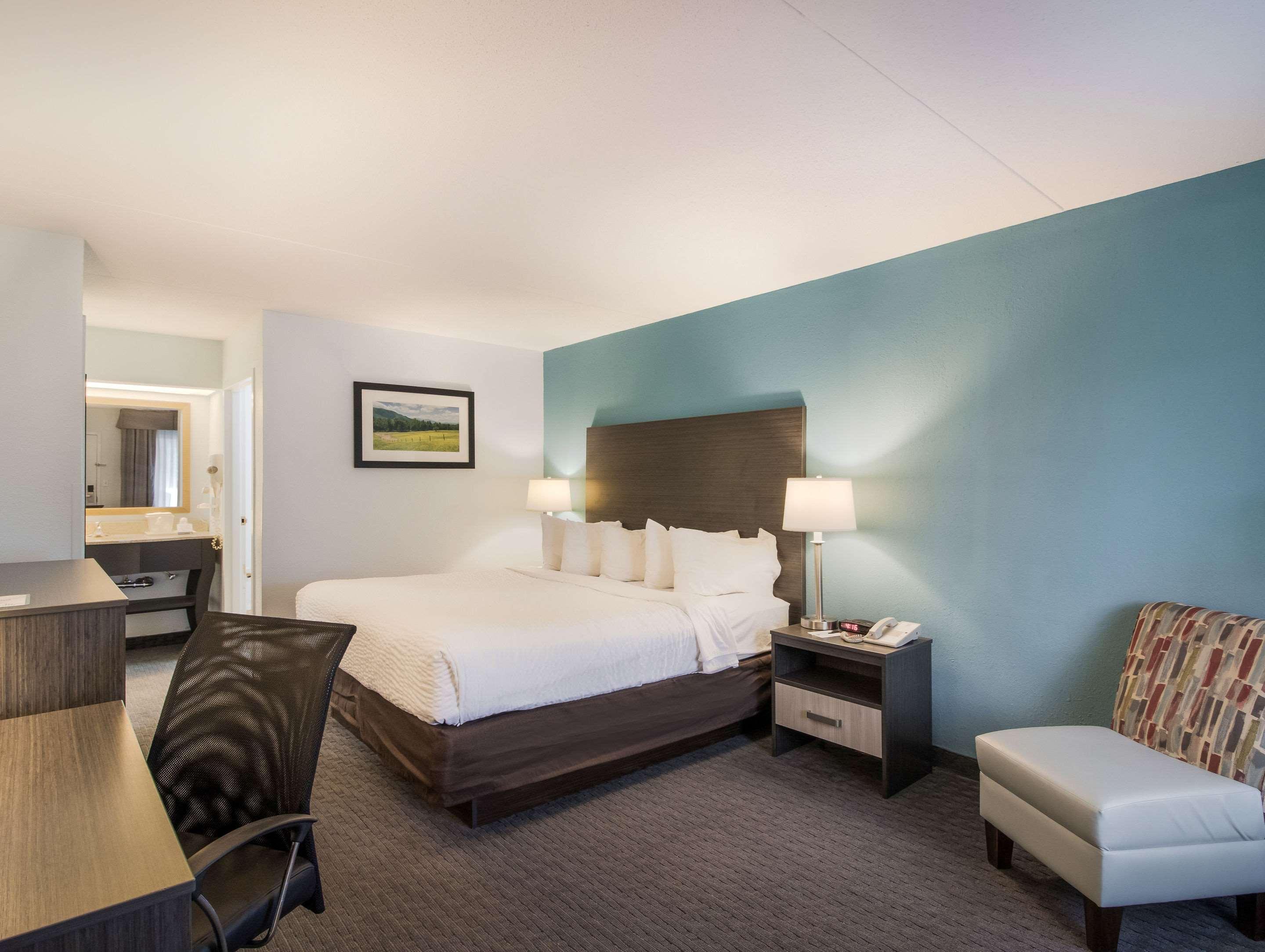 Clarion Inn Cleveland Near University Экстерьер фото