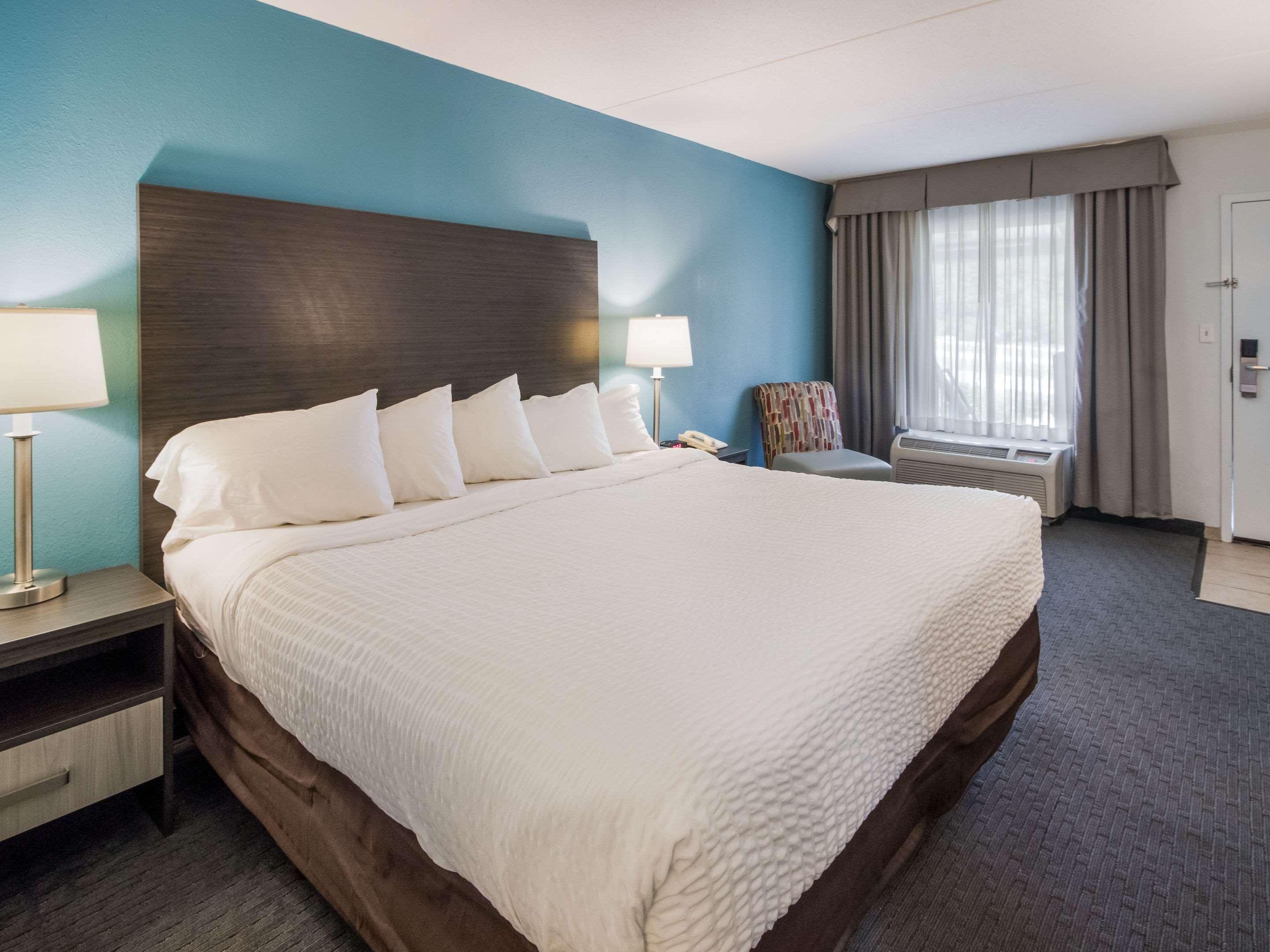 Clarion Inn Cleveland Near University Экстерьер фото