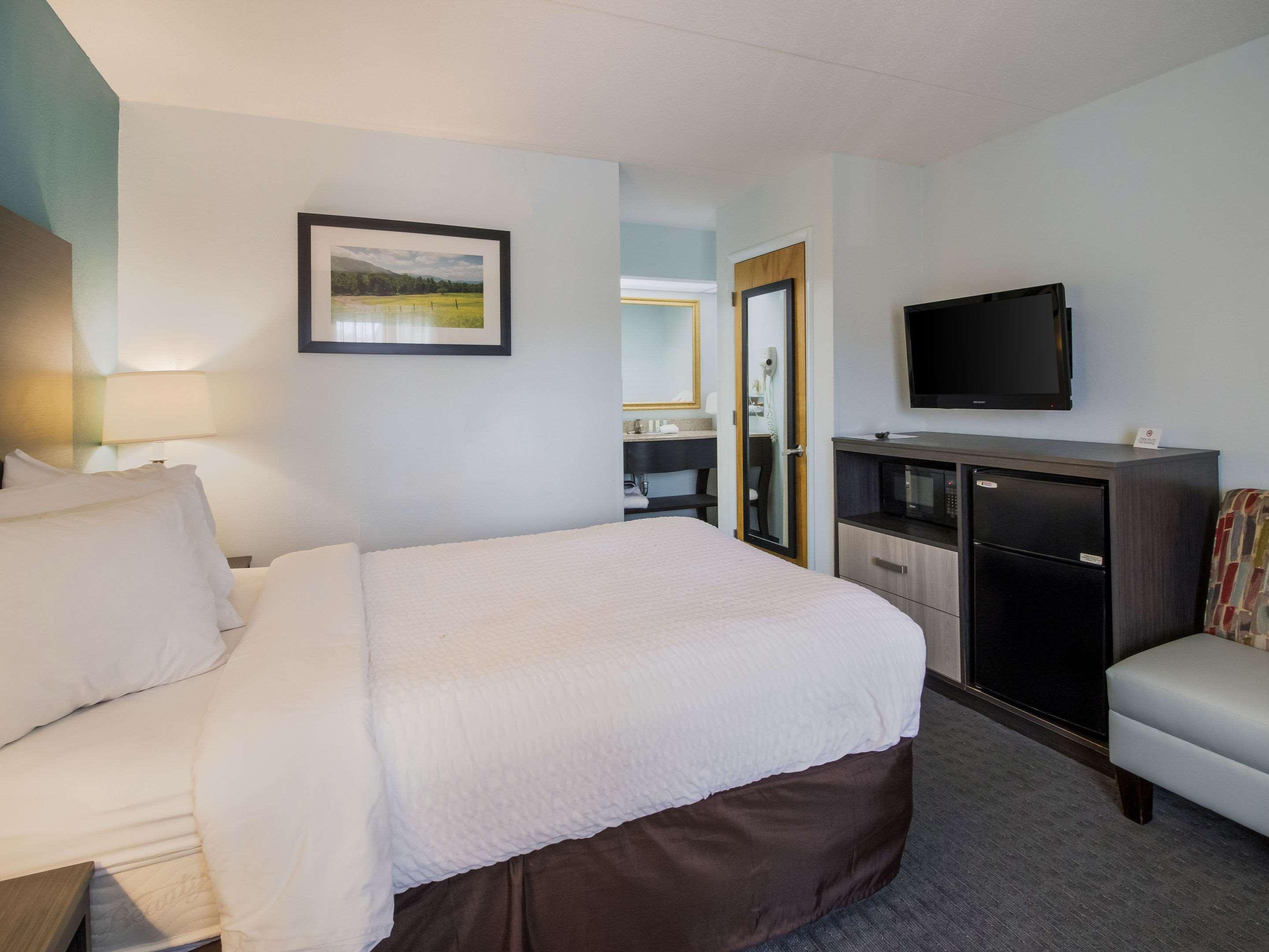 Clarion Inn Cleveland Near University Экстерьер фото