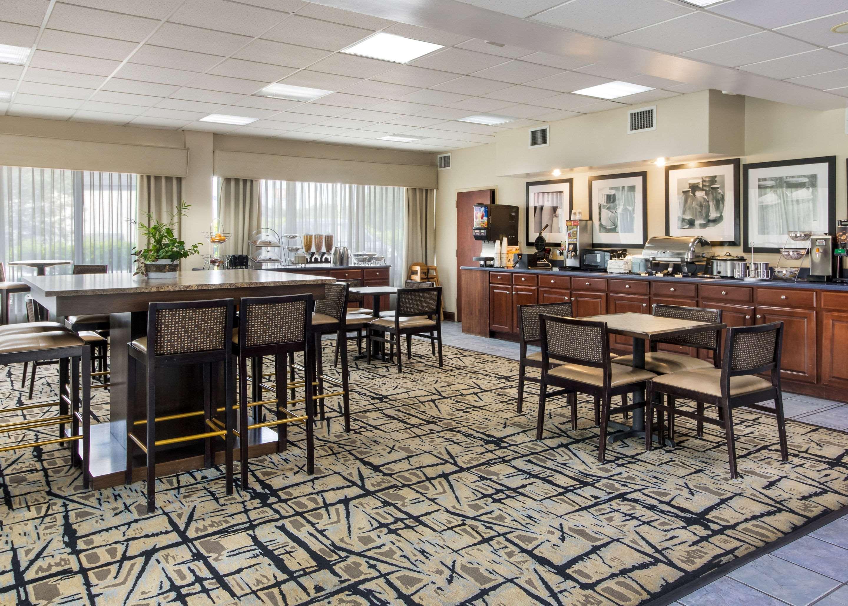 Clarion Inn Cleveland Near University Экстерьер фото