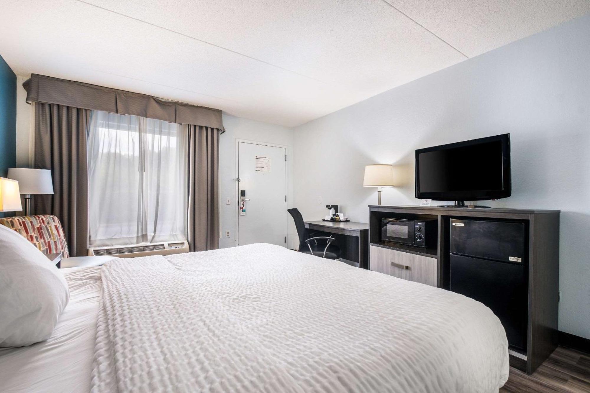 Clarion Inn Cleveland Near University Экстерьер фото