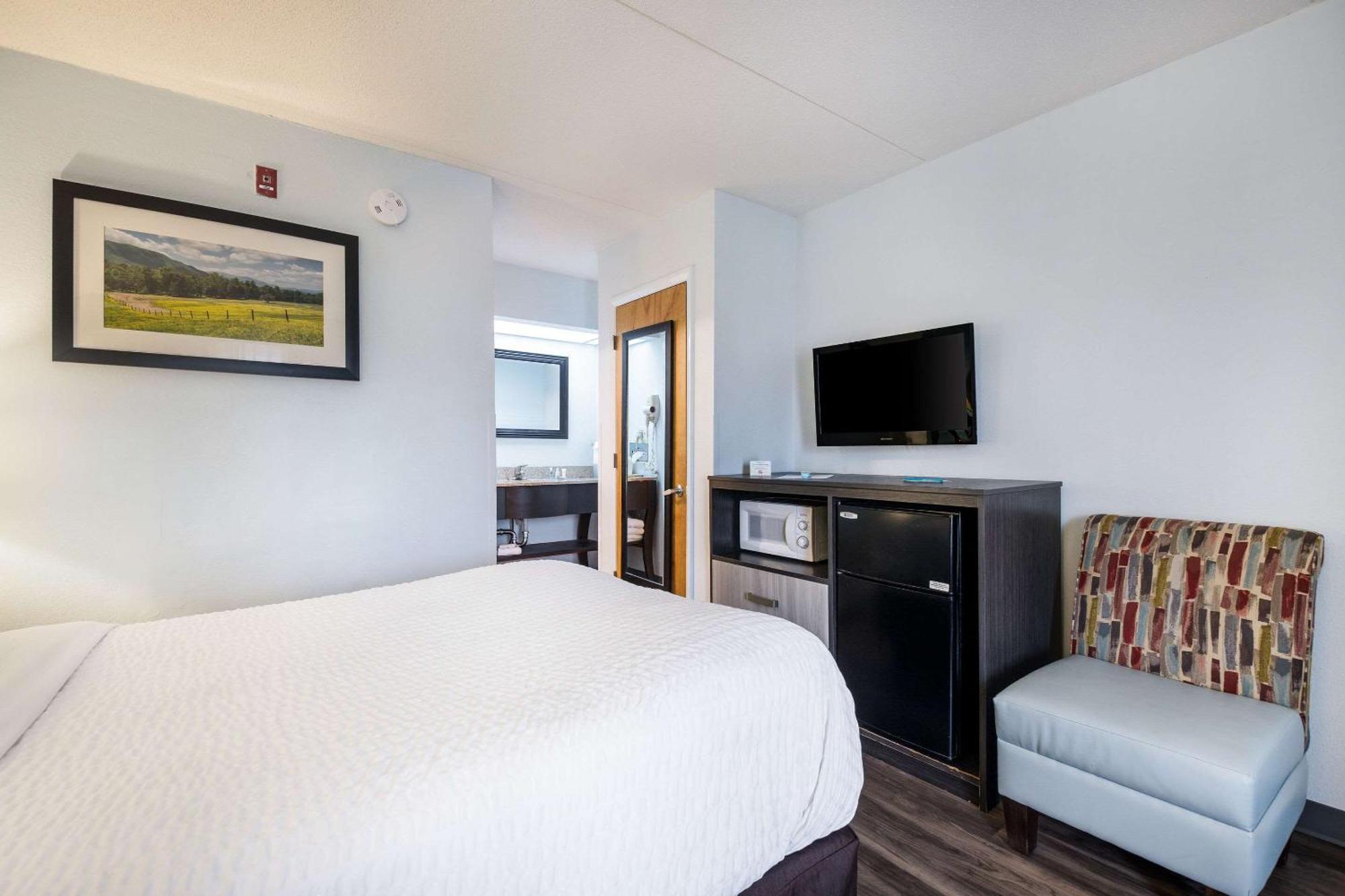 Clarion Inn Cleveland Near University Экстерьер фото