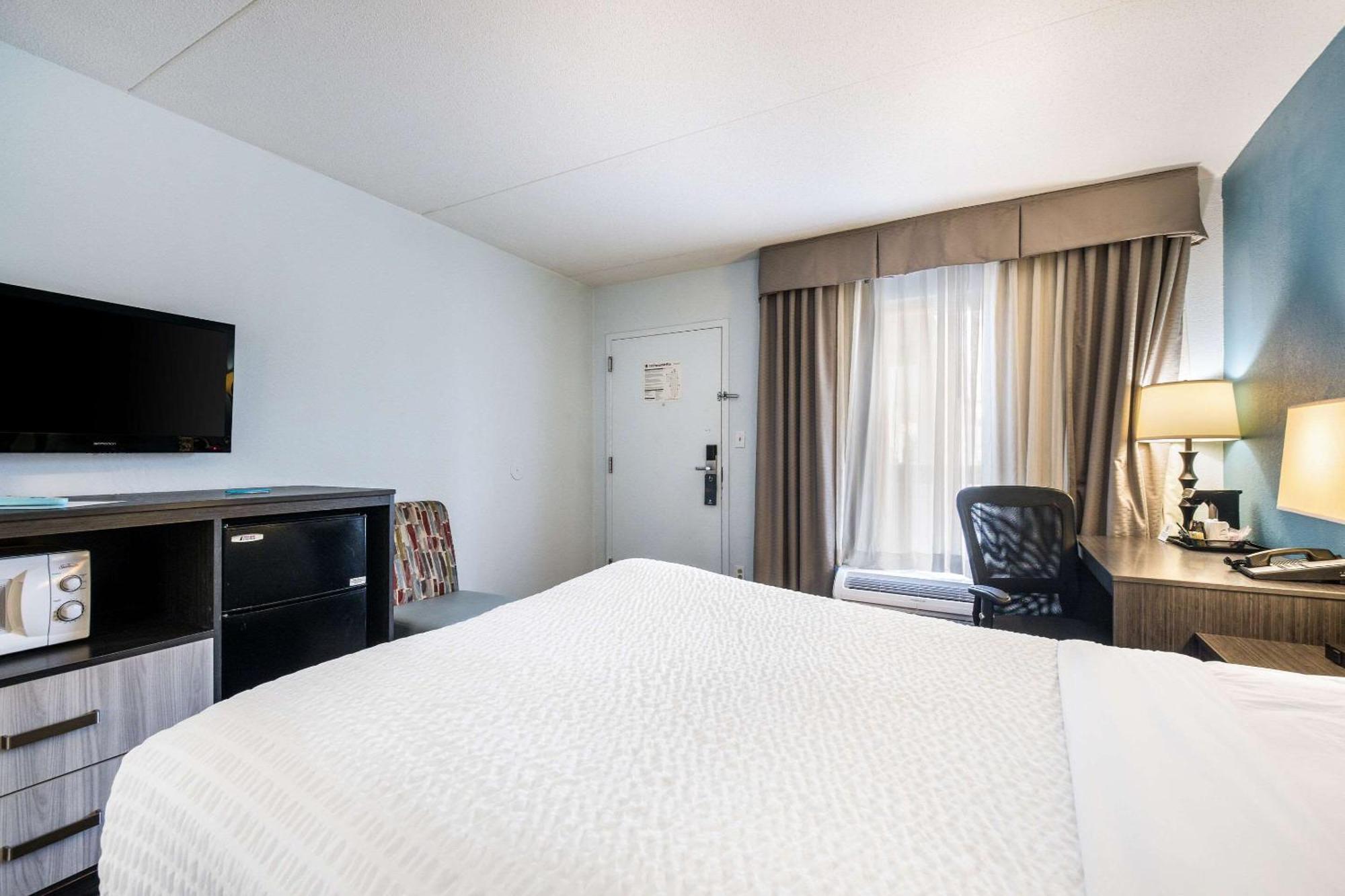 Clarion Inn Cleveland Near University Экстерьер фото