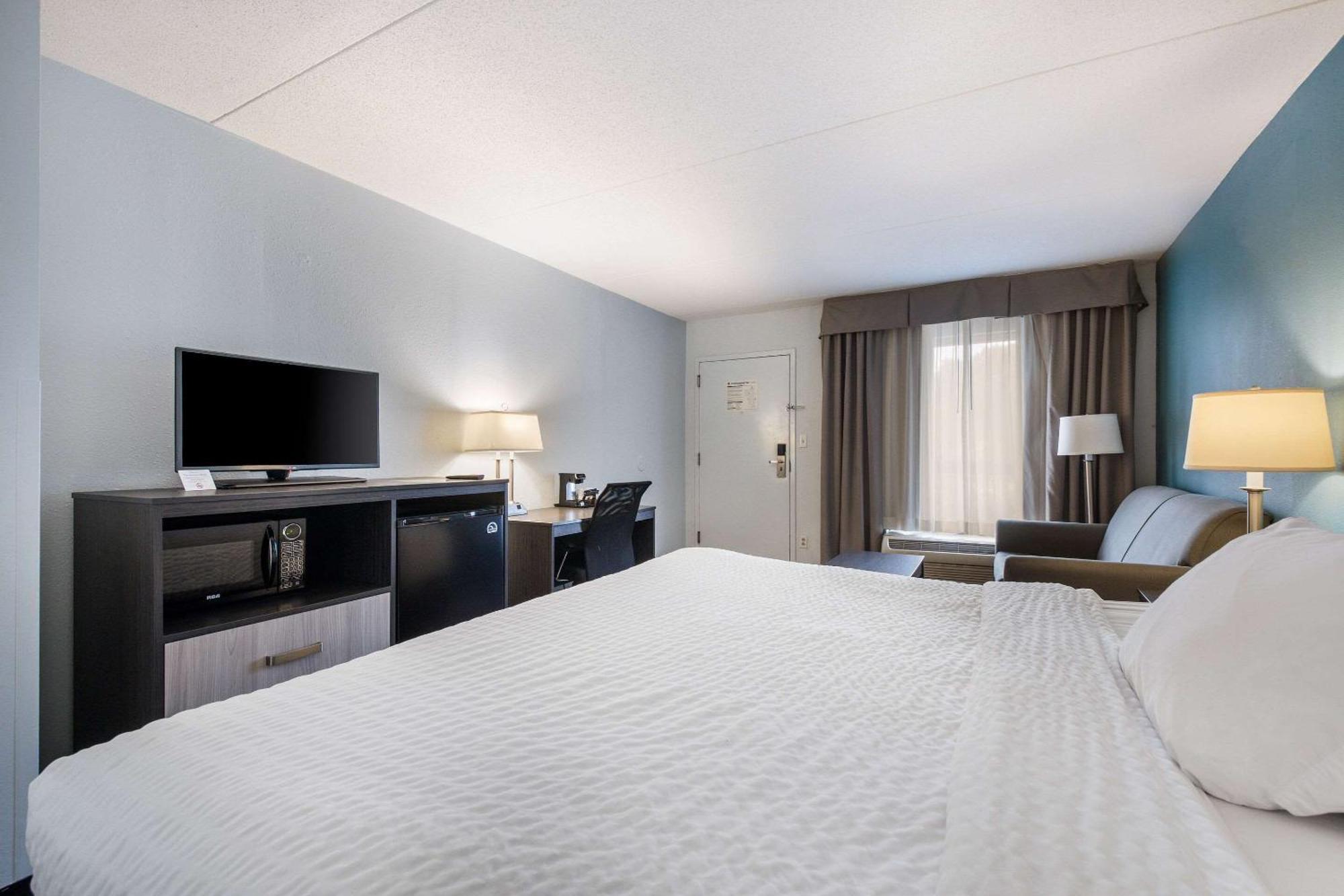 Clarion Inn Cleveland Near University Экстерьер фото
